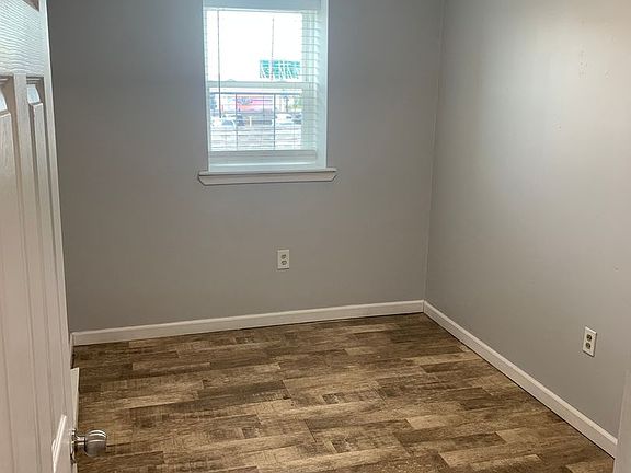 4th image of 715 Wisteria Rd APT 2