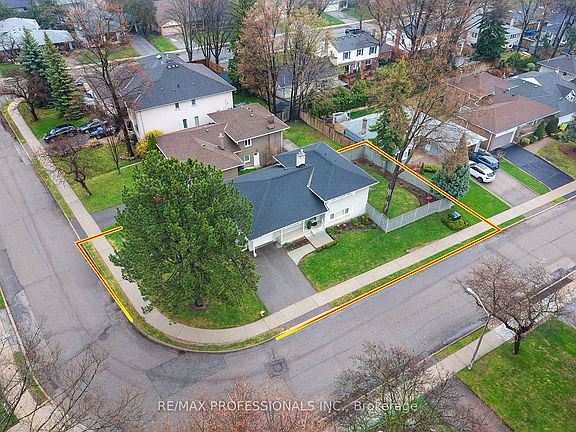4th image of 19 Boxwood Rd