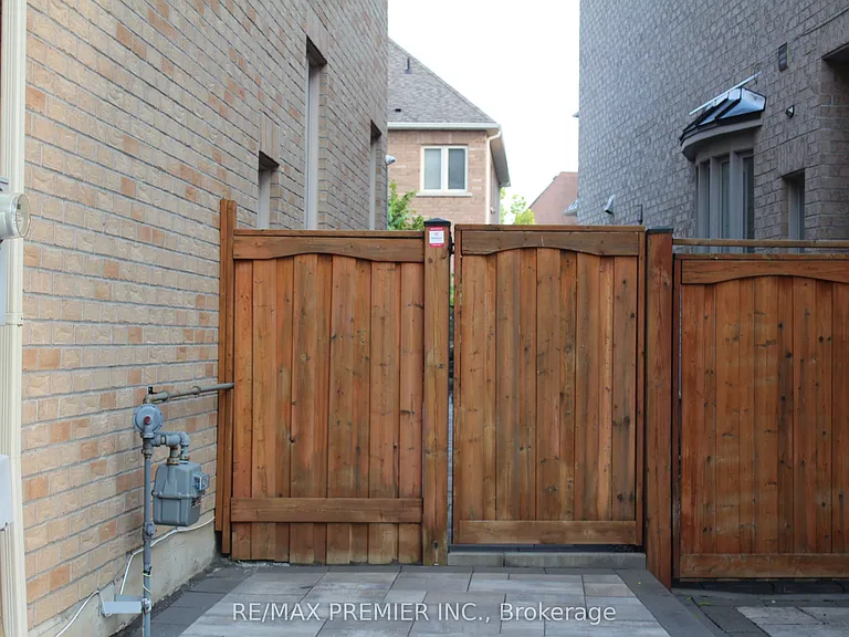 122 Garyscholl Rd #BASEMENT — Photo 3