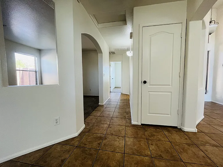 8202 S 47th Ave — Photo 20