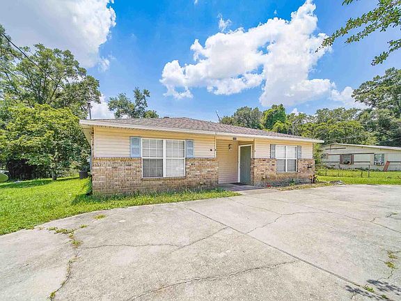 2nd image of 2026 N Roberts Cir #B