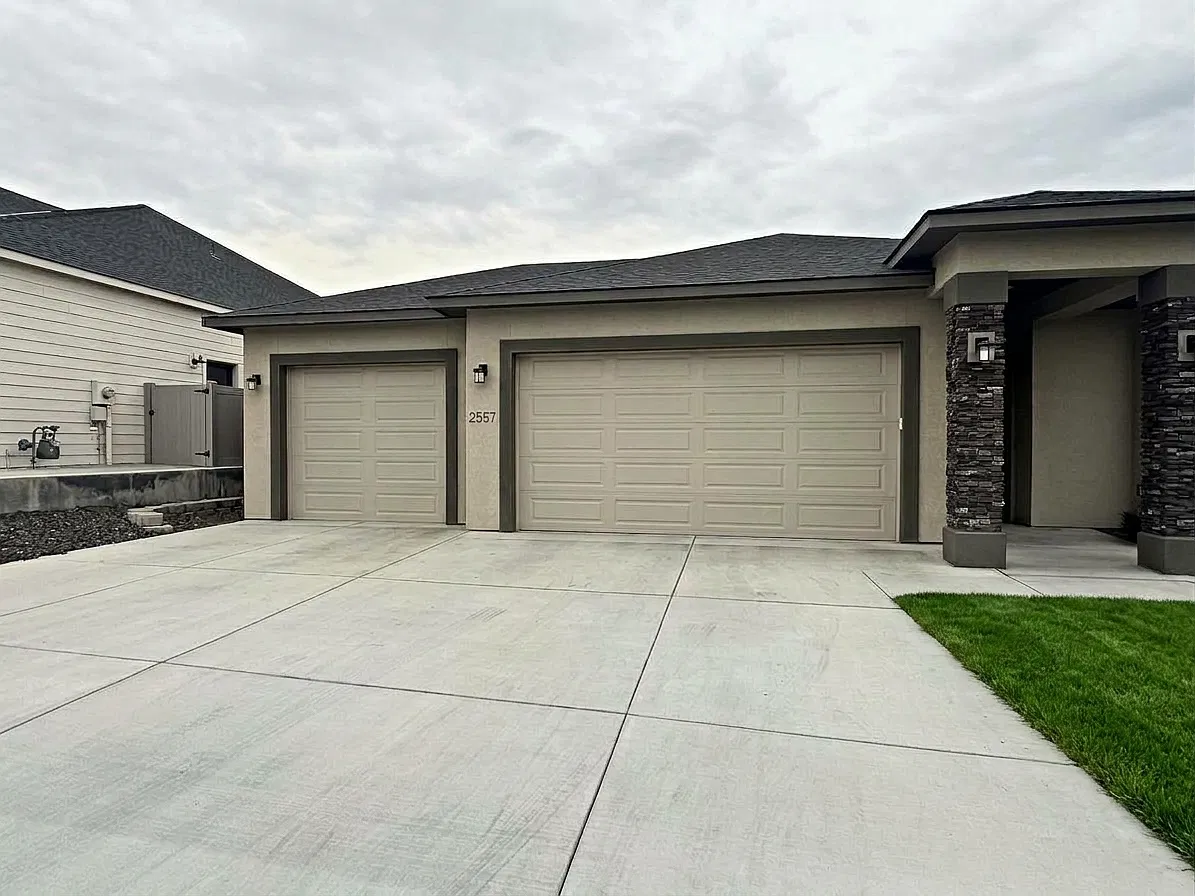 4 bed, 1880 sqft, $2,795 — Photo 2