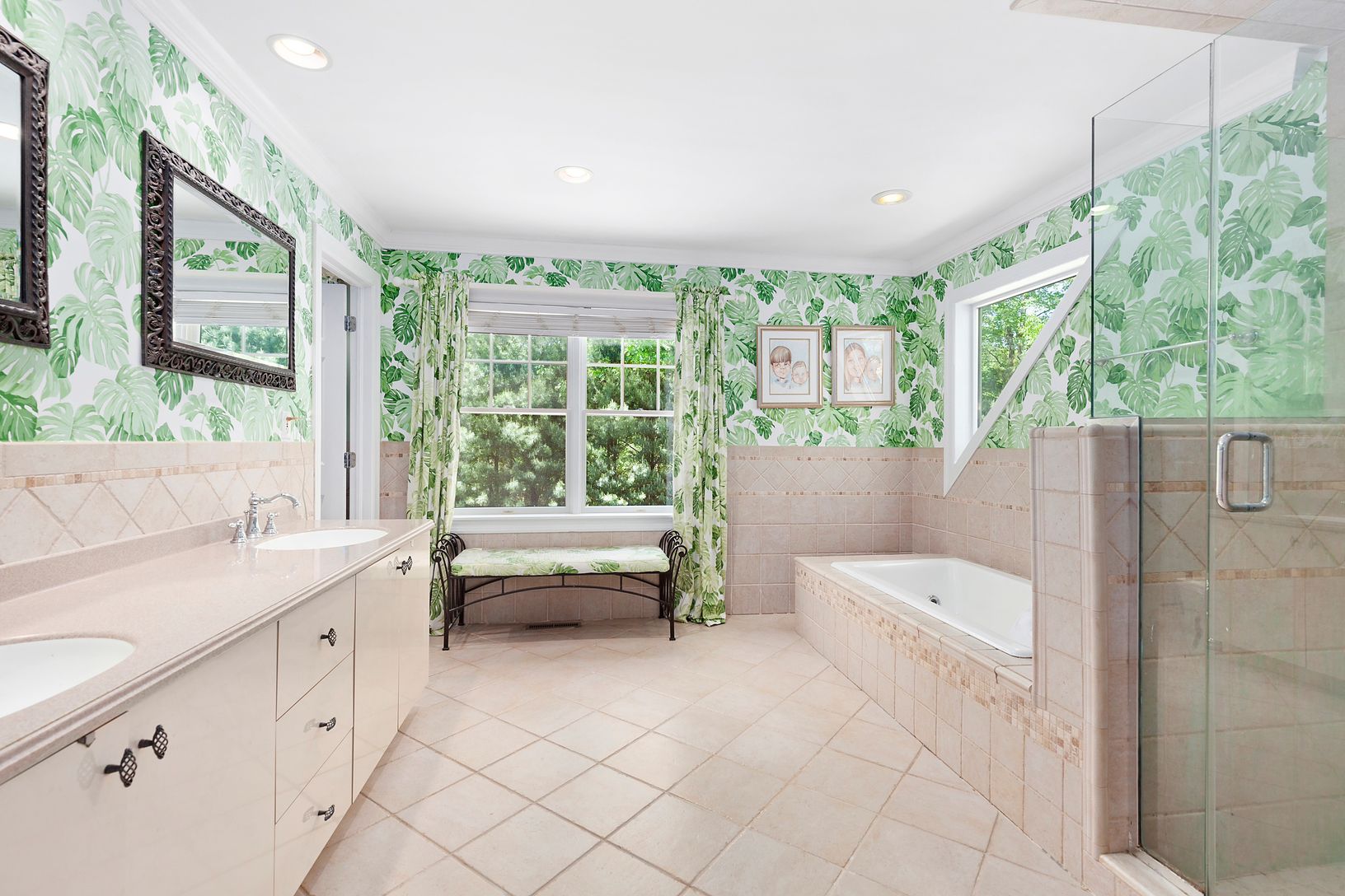  Large Master Bathroom