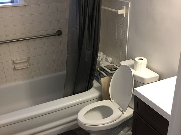2nd image of 2833 Sewell St