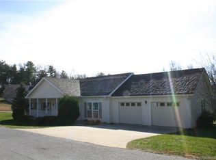 441 Cedarview Ln, Saluda, NC 28773