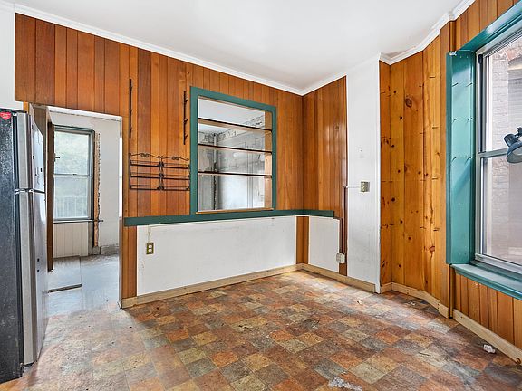 3rd image of 225 E 4th St #11