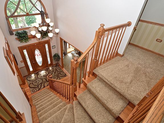 5th image of 15318 Sharon Dr