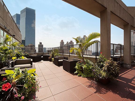 4th image of 30 W 63rd St APT 14N