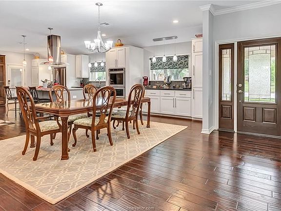 4th image of 3614 Sweetbriar Dr