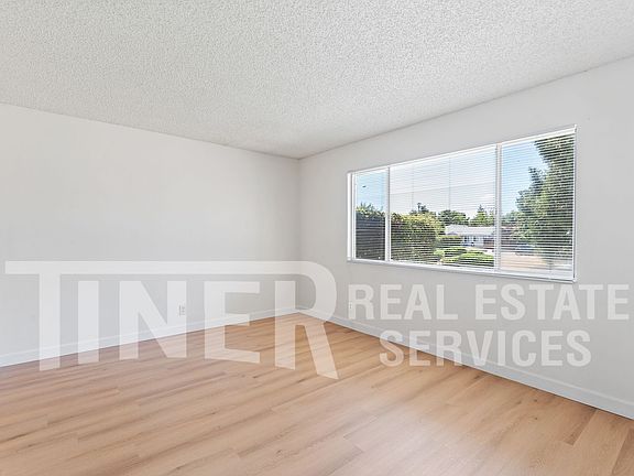 3rd image of 3233 Oriole Way