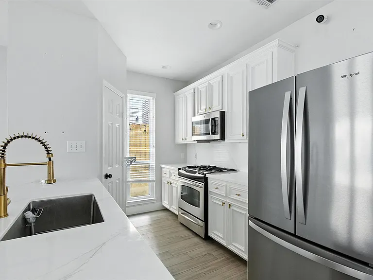 2020 Bailey St — Photo 9