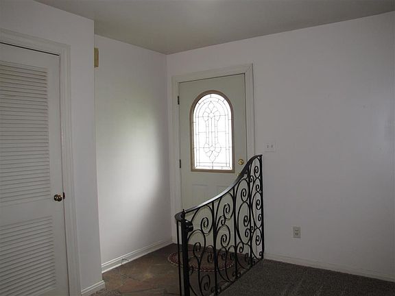 2nd image of 216 N Chillicothe St