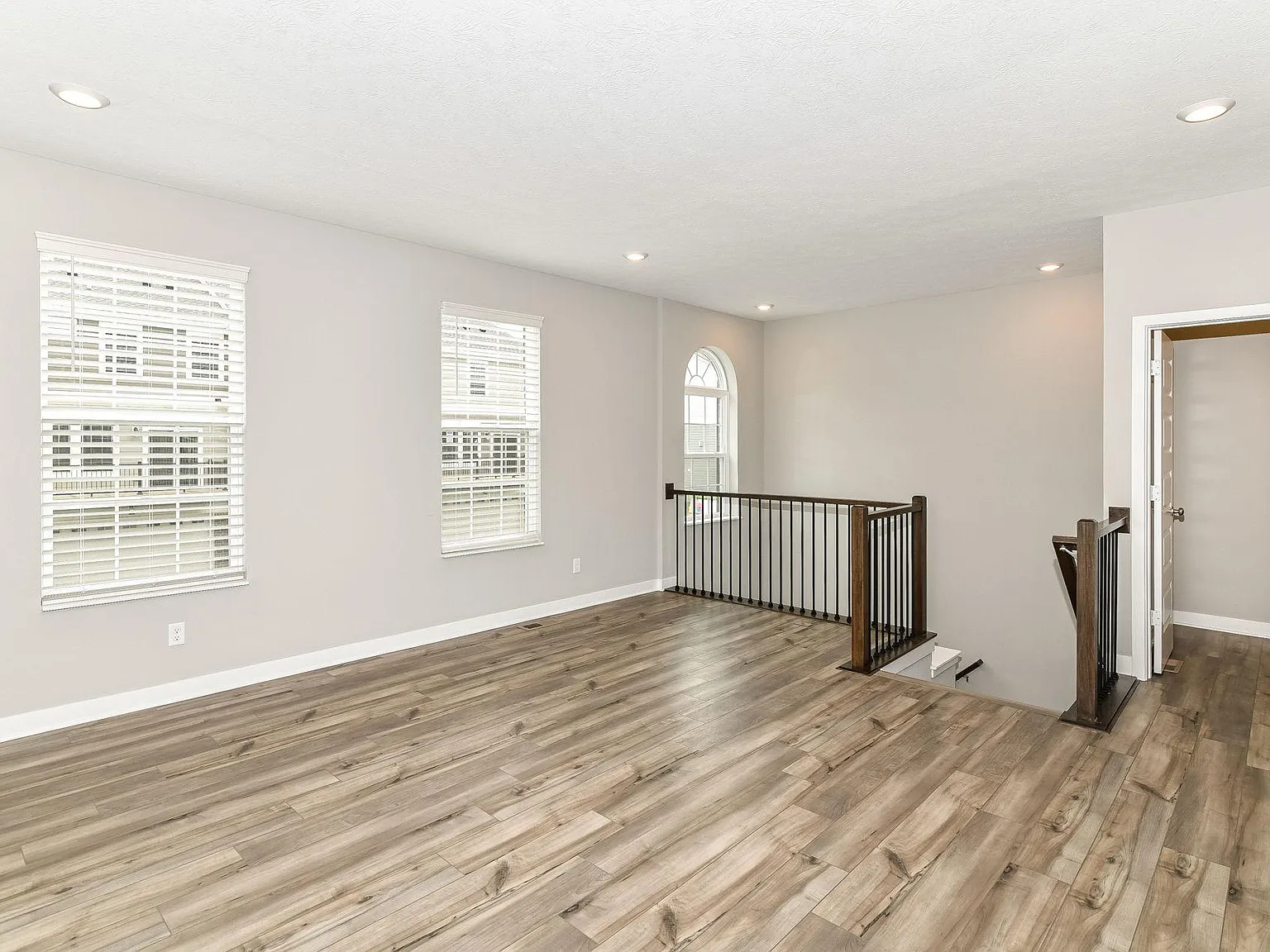 3 bed, 3.5 bath, 2346 sqft, $2,795 — Photo 4