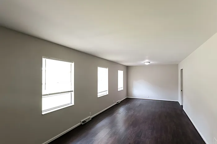704 Alice St — Photo 2