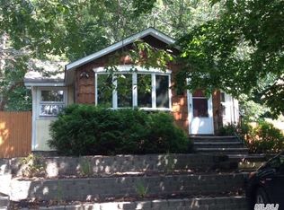 12 Hill Dr, Riverhead, NY 11901