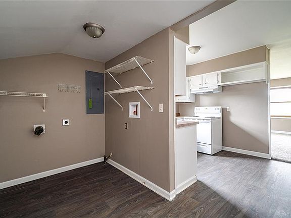 4th image of 2447 Edenhill Ave