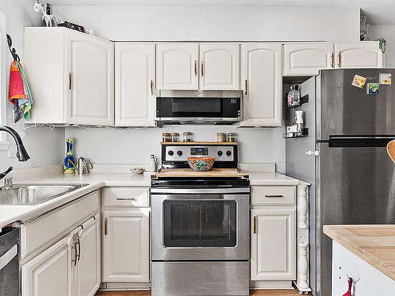 3rd image of 900 Southampton Road #27