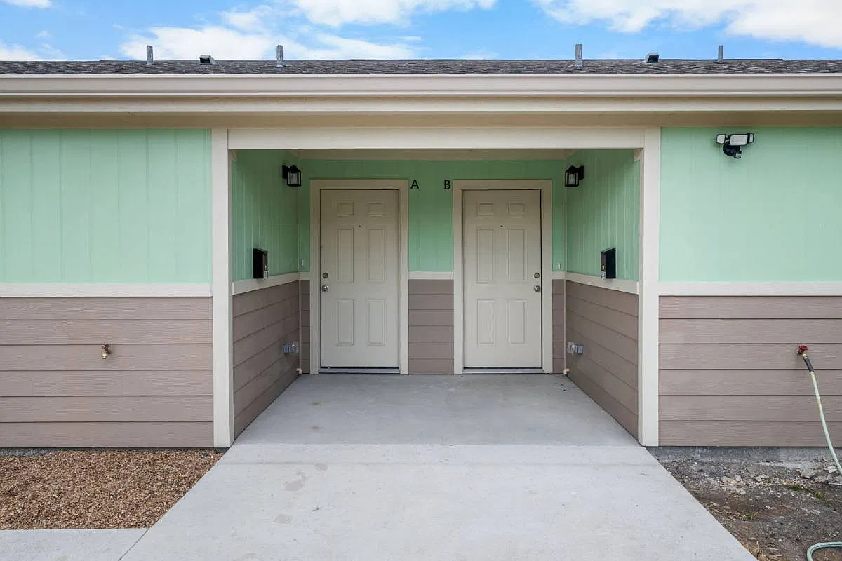 203 S Commerce St in Mart, TX 76664 — Photo 2