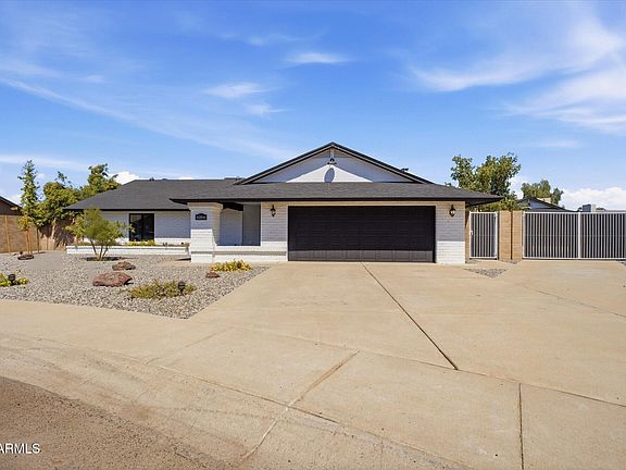 3rd image of 6204 W GARDEN Drive