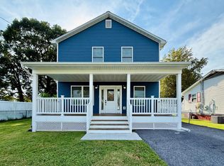 8221 Beach Dr, Baltimore, MD 21222