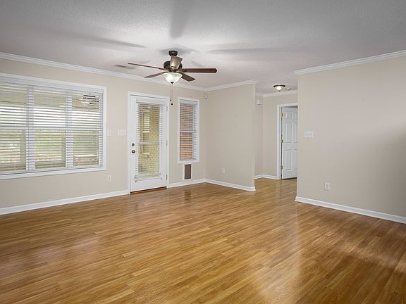 4th image of 220 Riverhaven Dr