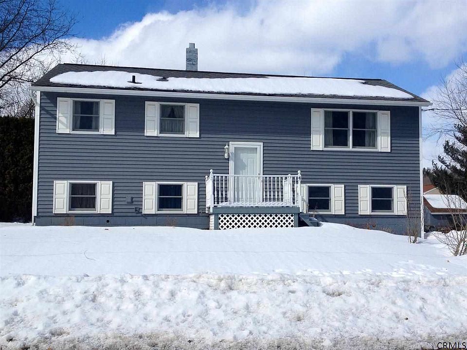 1st image of 4 Dorchester Dr