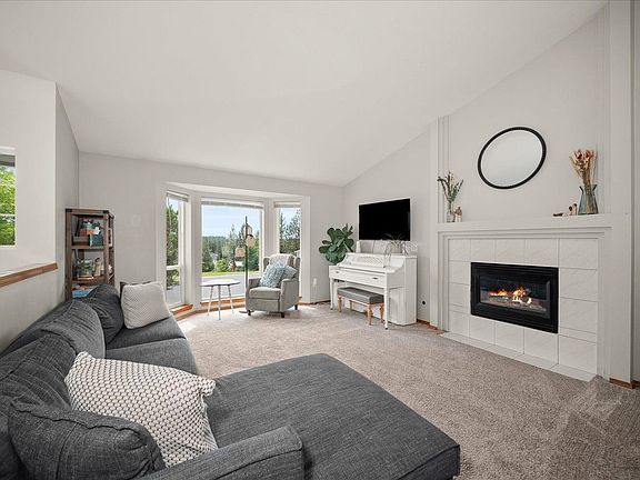 4th image of 805 E Tudor Ct