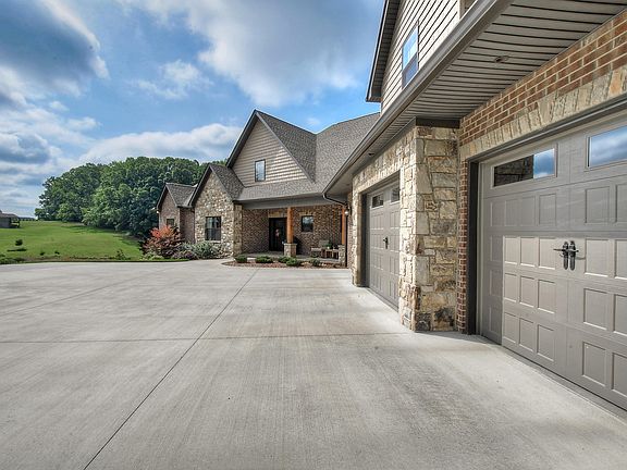 4th image of 5745 Hester Ct