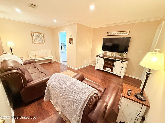 2nd image of 800 White Cir