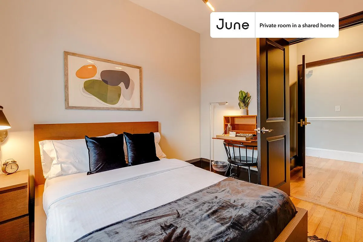 Full bedroom in 4 bed/1.5 bath home in South Boston #194 3D — Photo 1