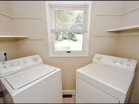5th image of 11120 Mountview Ave