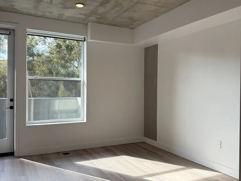 Rainford Apartments — Photo 36