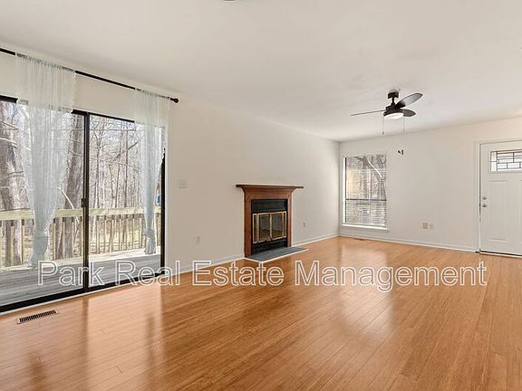 2nd image of 222A Poplar St