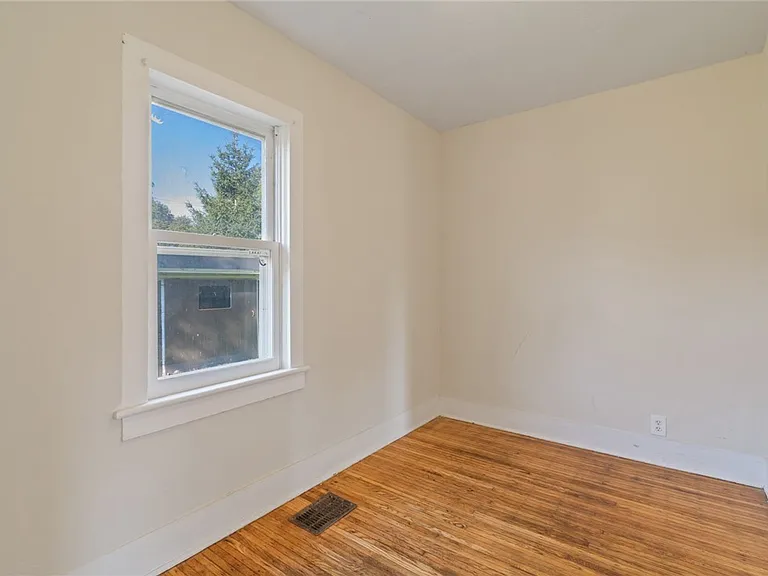 250 Sanford St — Photo 11