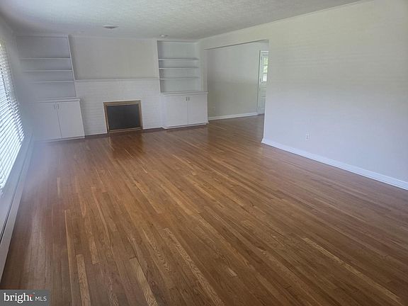 2nd image of 3814 Sunset Dr