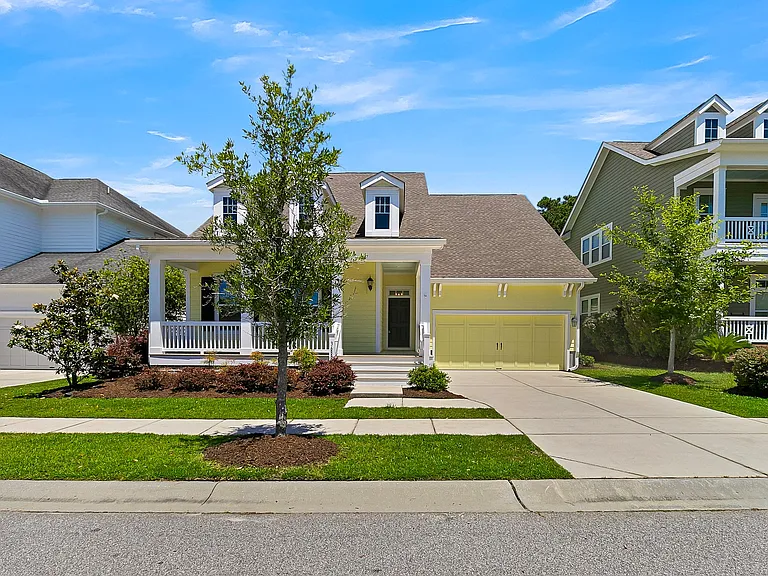 3688 Maidstone Dr — Photo 2