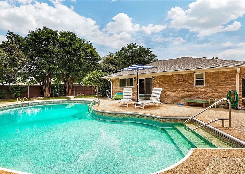 1st image of 2417 Newcastle Cir