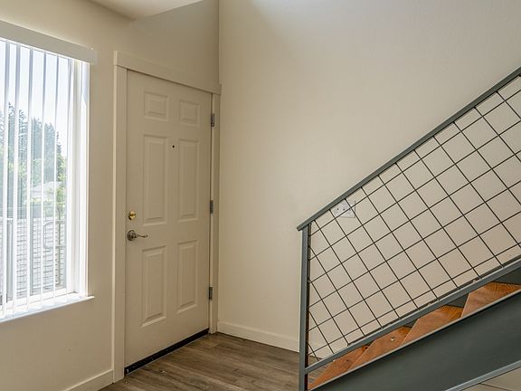 3rd image of 14232 E Burnside St #126