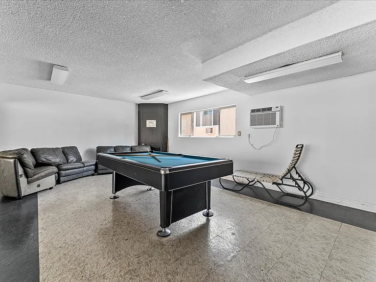 17424 Burbank Blvd #205 — Photo 23