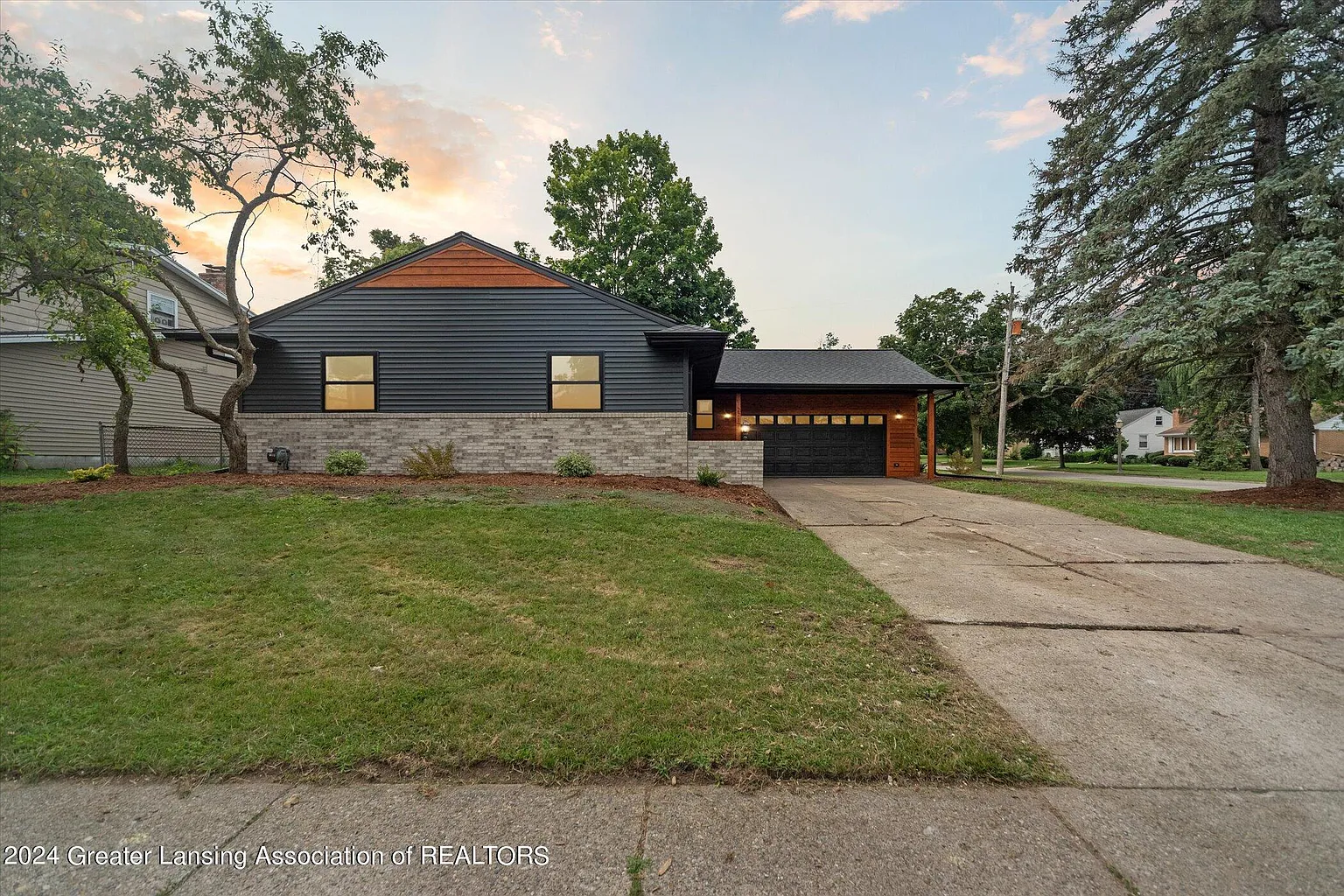 2717 Belaire Dr photo 1