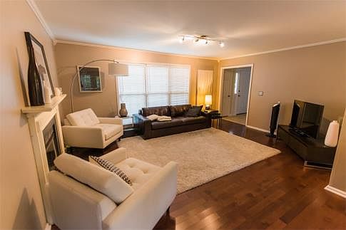 3rd image of 402 Halifax Dr
