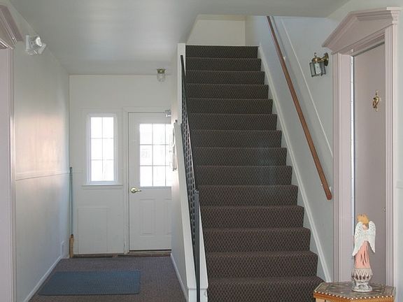 2nd image of 32718 Grand River Ave Unit B28