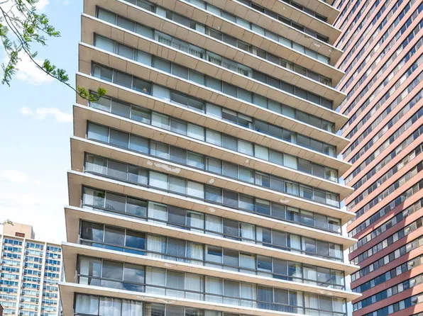 320 W Oakdale Ave APT 702, Chicago, IL 60657