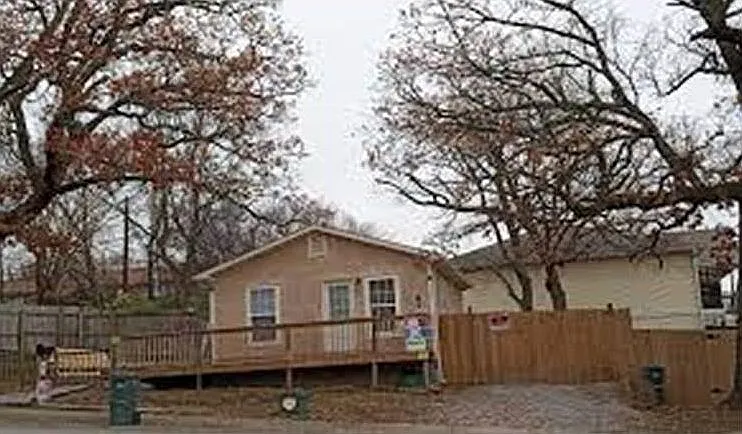 2 bed, 250 sqft, $475 — Photo 1