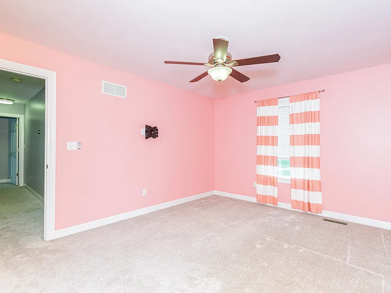 120 Roehampton Ln — Photo 64