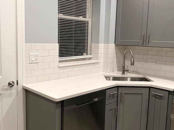 5th image of 3245 N Lamon Ave #1S
