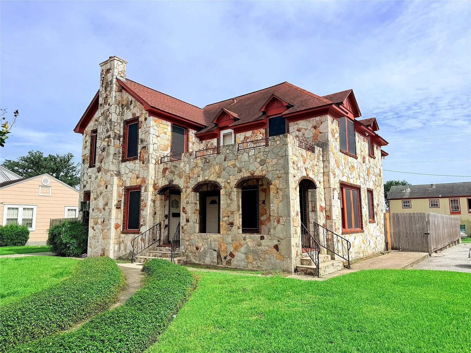 3 bed, 2.5 bath, 1678 sqft, $1,300 — Photo 1