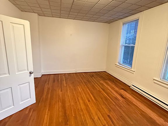 5th image of 563 N Lime St #2
