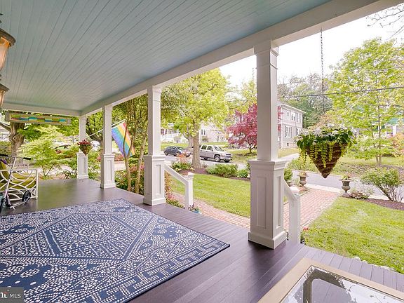 5th image of 124 Rosewood Ave