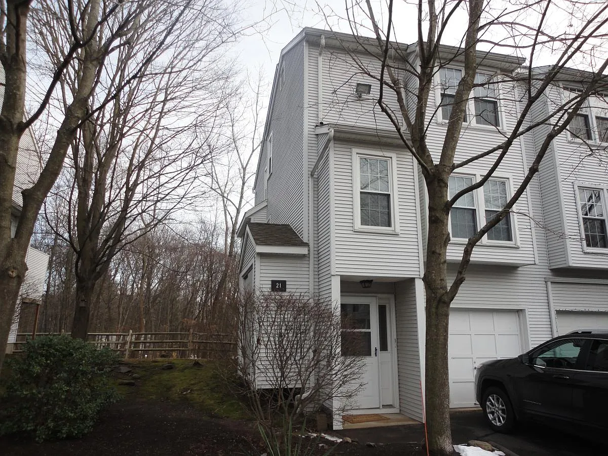 2 bed, 1.5 bath, 1188 sqft, $1,295 — Photo 1